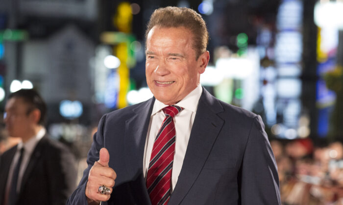 Arnold Schwarzenegger asiste al estreno en Japón de 'Terminator: Dark Fate' en Shinjuku Kabuki-cho Godzilla Road en Tokio, Japón, el 6 de noviembre de 2019. (Yuichi Yamazaki / Getty Images)