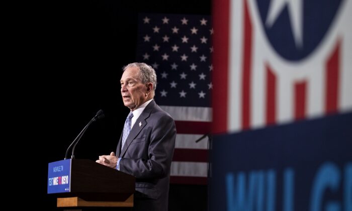 El candidato presidencial demócrata, el exalcalde de la ciudad de Nueva York Mike Bloomberg, da un discurso en un mitin de campaña en Nashville, Tennessee, el 12 de febrero de 2020. (Brett Carlsen/Getty Images)