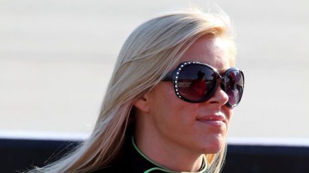 Expiloto de NASCAR Candace Muzny fue hallada muerta en su casa