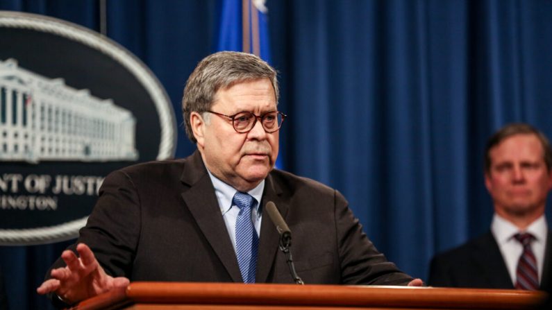 El Procurador General Bill Barr y funcionarios de justicia en una conferencia de prensa en el Departamento de Justicia en Washington el 13 de enero de 2020. (Charlotte Cuthbertson/The Epoch Times)