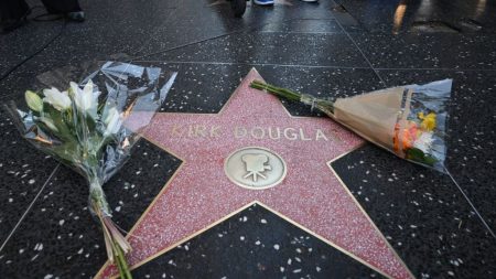 Hollywood llora la pérdida Kirk Douglas, el último icono de su edad dorada