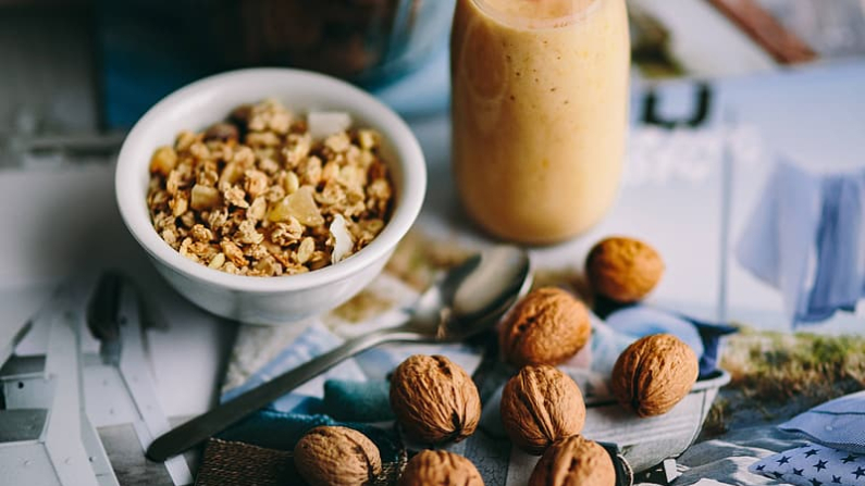 Comer nueces enteras hace una gran diferencia en la salud. (Pikrepo/CC0)