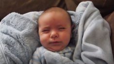 Papá le pregunta a su bebé «¿Dormiste bien?» Y la «Respuesta» del pequeño tiene loco al Internet