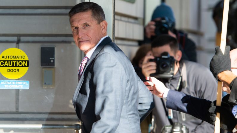 El exasesor de seguridad nacional de Estados Unidos, el general Michael Flynn, llega a su audiencia de sentencia en el Tribunal de Distrito de Estados Unidos en Washington, DC, el 18 de diciembre de 2018. (SAUL LOEB/AFP vía Getty Images)