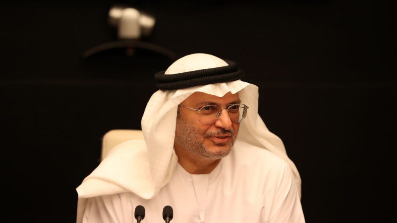 El ministro de Estado de Asuntos Exteriores de los Emiratos Árabes Unidos, Anwar Gargash, da una conferencia de prensa en Dubai el 15 de mayo de 2019. (KARIM SAHIB/AFP vía Getty Images)
