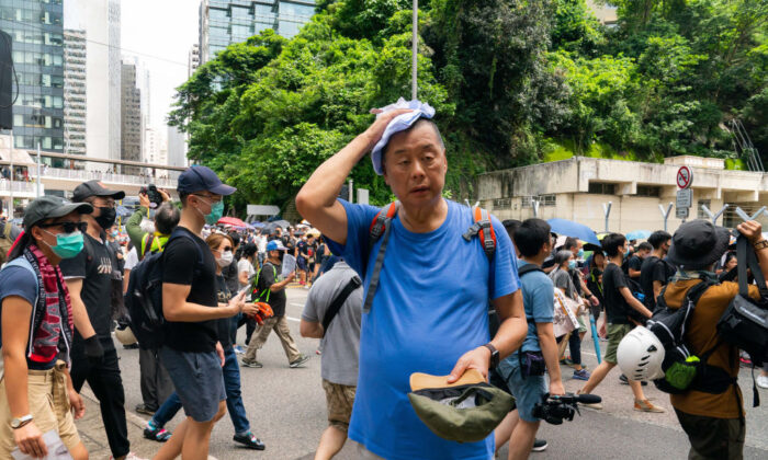 Jimmy Lai, asiste a una marcha de manifestantes pro-democracia en el Almirantazgo de Hong Kong el 31 de agosto de 2019. (Billy H.C. Kwok/Getty Images)