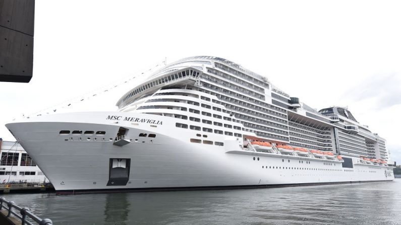 Una vista del MSC Meraviglia haciendo su visita inaugural a la ciudad de Nueva York (EE.U.) el 7 de octubre de 2019, rompiendo el récord del mayor crucero que jamás haya atracado allí. (Jamie McCarthy/Getty Images)