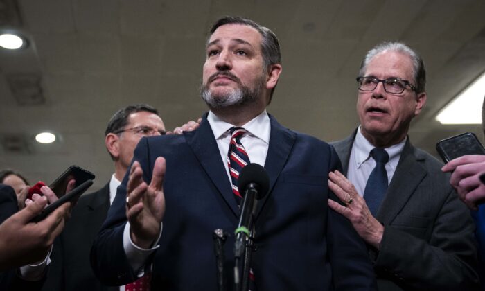 El senador Ted Cruz (R-Texas) habla a los medios de comunicación en el Capitolio de Washington el 27 de enero de 2020. (Drew Angerer/Getty Images)