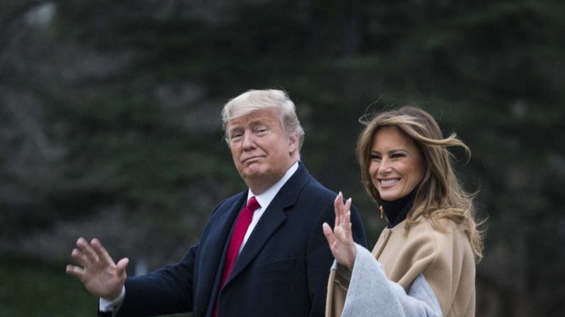 El presidente Donald Trump y la primera dama Melania Trump caminan por el Jardín Sur hacia el Marine One al salir de la Casa Blanca para un viaje de fin de semana a Mar-a-Lago, en Washington, el 31 de enero de 2020. (Sarah Silbiger / Getty Images)