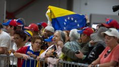 Venezolanos llegan cantando «Gloria al bravo pueblo» a cita con Guaidó en Miami