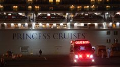 Empiezan a desembarcar los pasajeros del crucero Diamond Princess que estaba en cuarentena en Japón