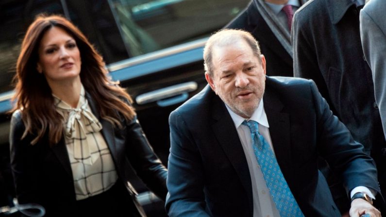 Harvey Weinstein llega al Tribunal Penal de Manhattan, el 24 de febrero de 2020 en la ciudad de Nueva York (EE.UU.). (JOHANNES EISELE/AFP/Getty Images)