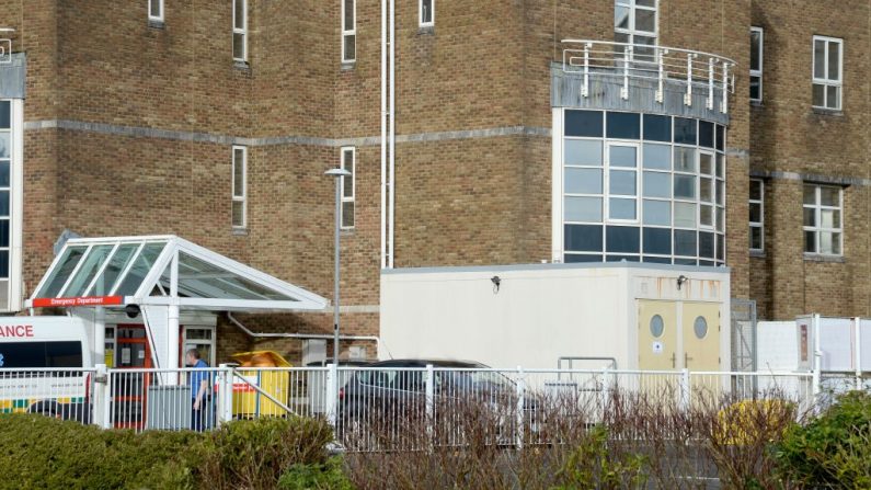 Cabinas de aislamiento instaladas en el Hospital del Condado de Dorset para pacientes sospechosos de tener coronavirus el 12 de febrero de 2020 en Dorchester, Dorset. (Foto de Finnbarr Webster/Getty Images)