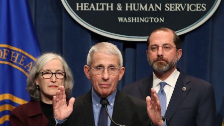 Oficiales de salud de EE. UU. anuncian inicio de pruebas en humanos para vacuna contra coronavirus