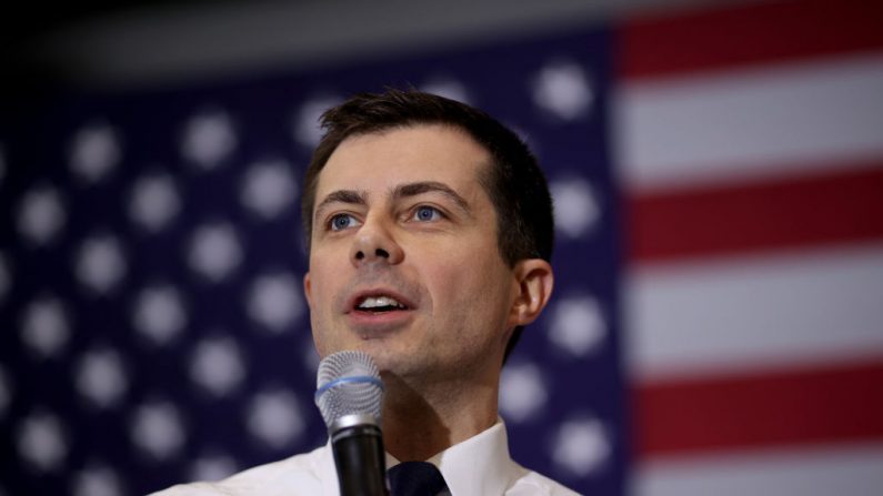 El candidato presidencial demócrata, y exalcalde de Indiana, Pete Buttigieg, habla en un evento de la campaña "Meet Pete" en la Universidad Estatal de Plymouth el 10 de febrero de 2020 en Plymouth, New Hampshire. (Foto de Win McNamee/Getty Images)