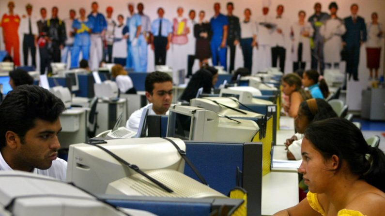 El desempleo en Brasil baja al 11,2 %, la menor tasa desde 2016. (Imagen de contexto MAURICIO LIMA/AFP vía Getty Images)
