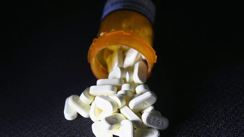 Los analgésicos de oxicodona prescritos para un paciente con dolor crónico se exhiben el 23 de marzo de 2016 en Norwich, CT. (John Moore/Getty Images)
