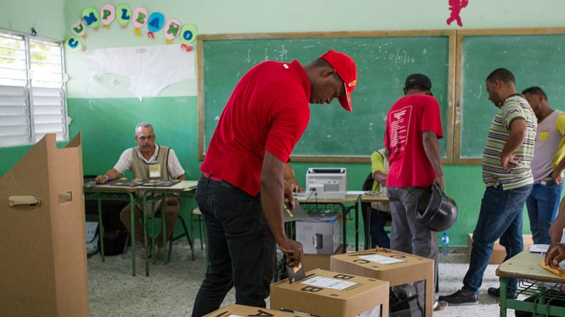 República Dominicana llama elecciones extraordinarias y vuelve al voto manual.  (Imagen ERIKA SANTELICES/AFP via Getty Images)