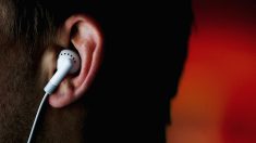 Mexicanos pierden la audición cada vez más jóvenes por el uso excesivo de audífonos