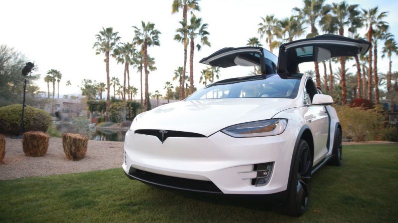 Un Tesla Modelo X se exhibe durante el Citi Taste of Tennis en el Hyatt Regency Indian Wells Resort & Spa el 5 de marzo de 2018 en Indian Wells, California. (Foto de Rich Fury/Getty Images para AYS Sports Marketing)