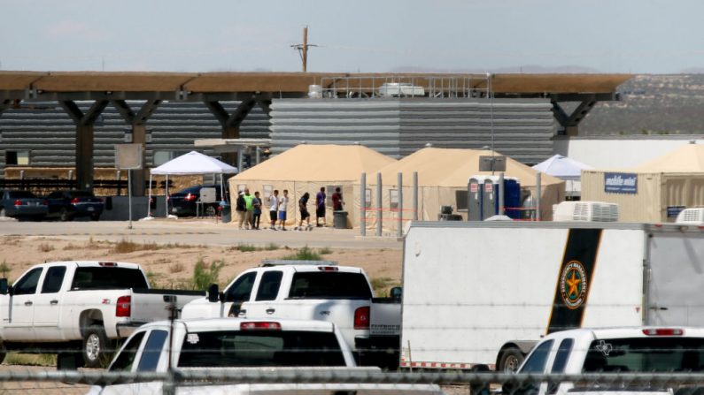 Autoridades interceptan a 76 inmigrantes y a 7 traficantes en México. (Imagen ilustrativa HERIKA MARTINEZ/AFP via Getty Images)