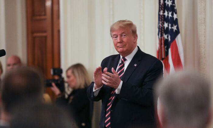 El presidente Donald Trump habla un día después de ser absuelto de dos artículos de impeachment, en el Salón Este de la Casa Blanca en Washington el 6 de febrero de 2020. (Charlotte Cuthbertson/The Epoch Times)