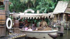Salen ilesos pasajeros de la atracción de Disney Jungle Cruise tras hundirse