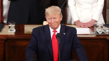 Trump destaca la bonanza económica de EE.UU. en un optimista discurso sobre el Estado de la Unión