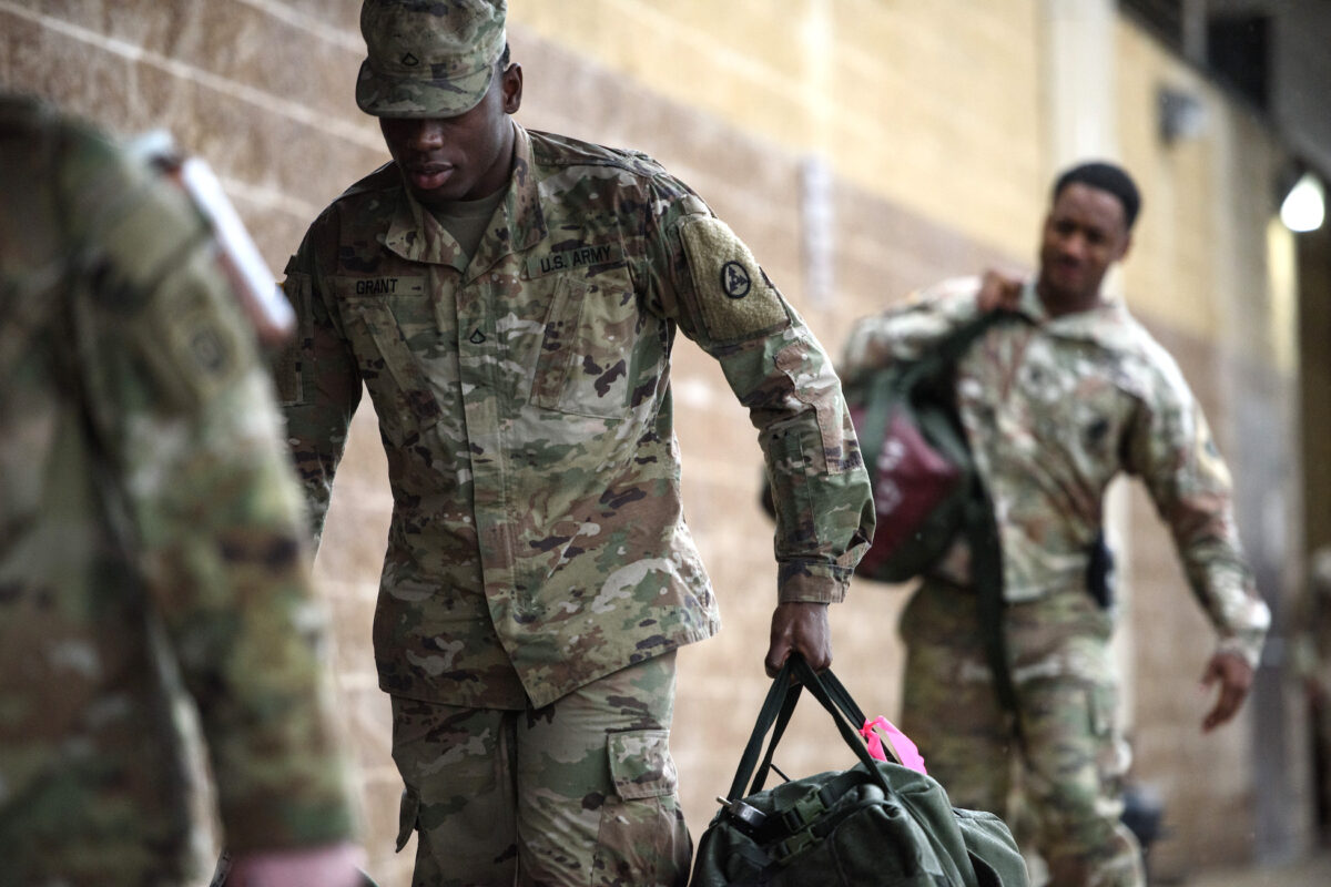 800 soldados estadounidenses regresan a casa desde el Medio ...