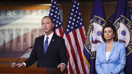 Pelosi y Schiff afirman que Trump está tomando represalias contra testigos del impeachment