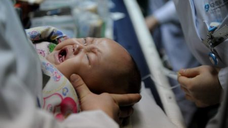 Bebé de 1 año con coronavirus se recupera y es dado de alta del hospital