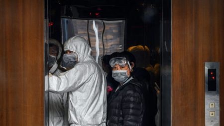 Beijing y otras regiones chinas se declaran en «estado de guerra» por brote de coronavirus