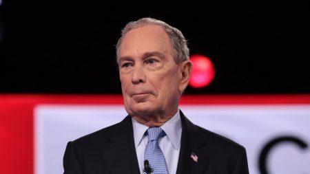 Bloomberg dice no estar seguro sobre escuelas charter, y Warren habla sobre secretaría de educación