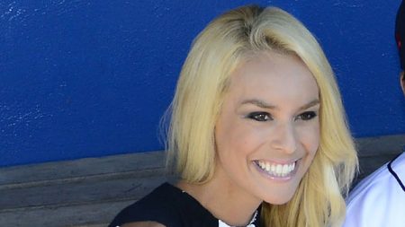Presentadora de Fox Nation, Britt McHenry, anuncia que tiene un tumor cerebral