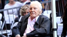 La leyenda del cine Kirk Douglas muere a los 103 años