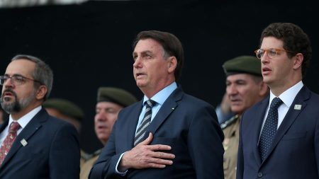 Presidente de Brasil anuncia el primer colegio cívico-militar de su Gobierno