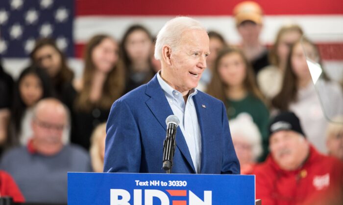 El candidato a la presidencia, Joe Biden, habla durante un evento de campaña en Manchester, New Hampshire el 10 de febrero de 2020. (Scott Eisen/Getty Images)