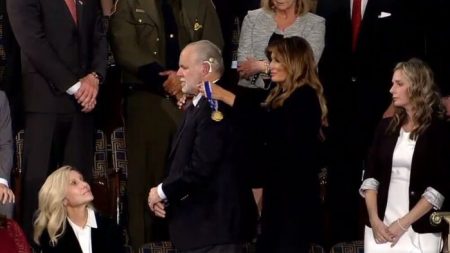 Trump otorga a Rush Limbaugh Medalla Presidencial en el Estado de la Unión tras diagnóstico de cáncer