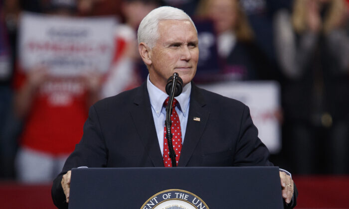 El vicepresidente Mike Pence habla durante un evento de campaña en la Universidad de Drake el 30 de enero de 2020 en Des Moines, Iowa. (Tom Brenner/Getty Images)