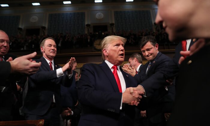 El presidente Donald Trump al discurso del Estado de la Unión en la Cámara de Representantes el 4 de febrero de 2020. (Leah Millis-Pool/Getty Images)