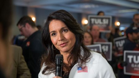 Tulsi Gabbard suspende su campaña presidencial y apoya a Joe Biden