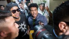 Ronaldinho y su hermano detenidos en Asunción en causa de pasaportes falsos