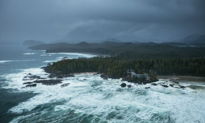 La majestad de la naturaleza se manifiesta en el clima tormentoso. (Jeremy Koreski para The Wickaninnish Inn)