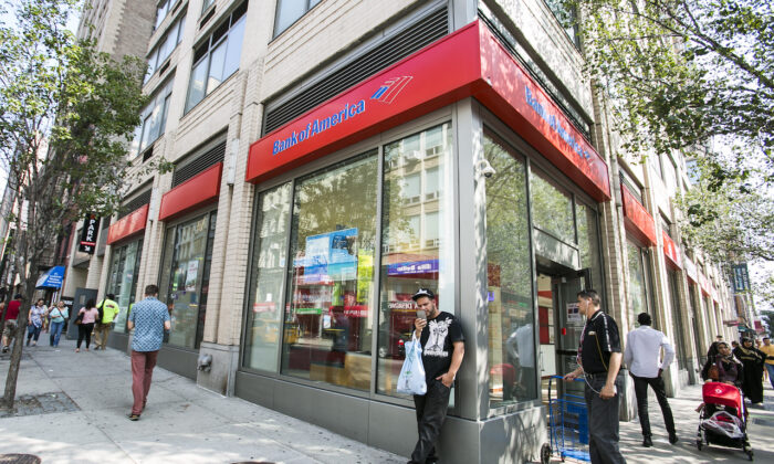 Bank of America en el barrio de Chelsea en Manhattan, Nueva York, el 7 de julio de 2015. (Samira Bouaou/Epoch Times)