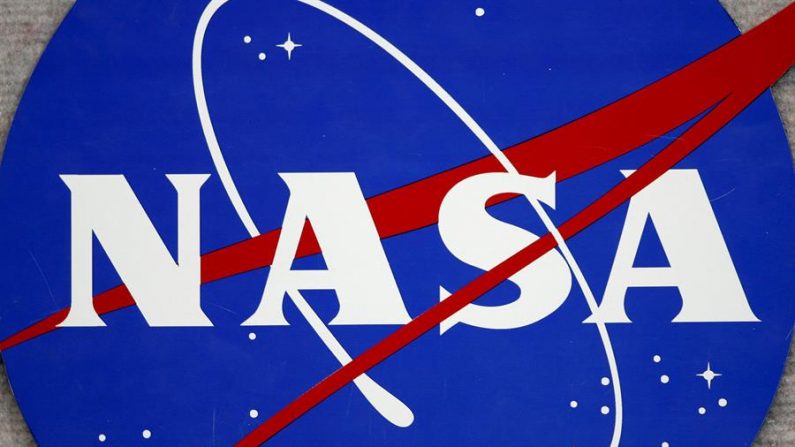 Imagen del logo de la NASA en el Centro Espacial Johnson en Houston (EEUU). EFE/Aaron M. Sprecher/Archivo