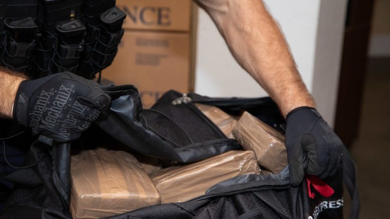 El 5 de noviembre, los oficiales de Aduanas y Protección Fronteriza de los Estados Unidos en el Puerto de Savannah, Georgia, anunciaron una incautación de cocaína de 2133 libras, registrada en el puerto, que ocurrió el 29 de octubre de 2019. (U.S. Customs and Border Protection)