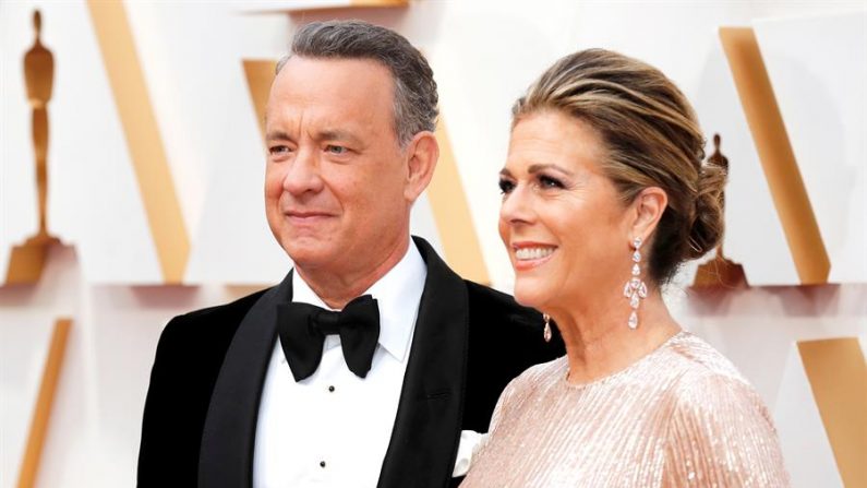 En la imagen, el actor estadounidense Tom Hanks y su esposa, Rita Wilson. EFE/David Swanson/Archivo
