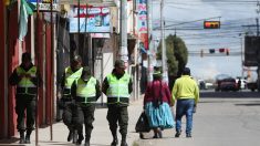 Policías entre centenares de detenidos en Bolivia por ir de karaoke en plena cuarentena por el virus del PCCh