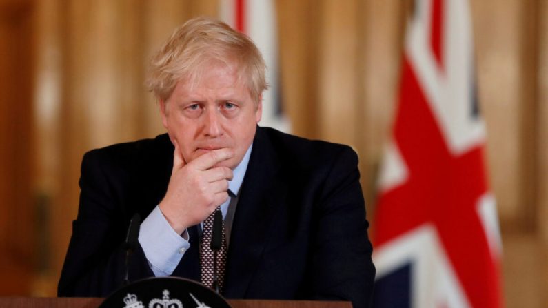El primer ministro británico, Boris Johnson, habla durante una conferencia de prensa sobre el COVID-19 en Londres el 3 de marzo de 2020. (Frank Augstein/Pool via Reuters)