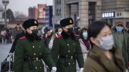 Expertos dicen que no es creíble el argumento de China de que no hay nuevos casos del virus del PCCh